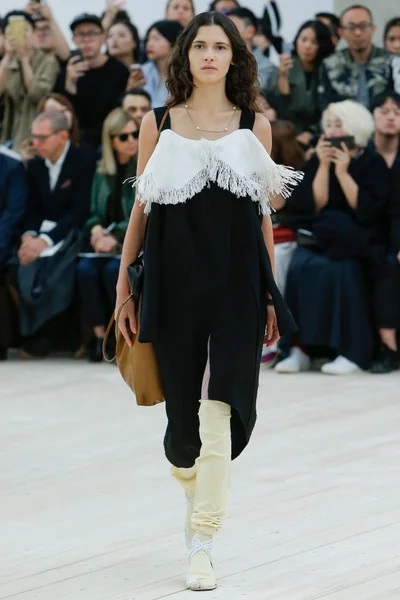 Look 3